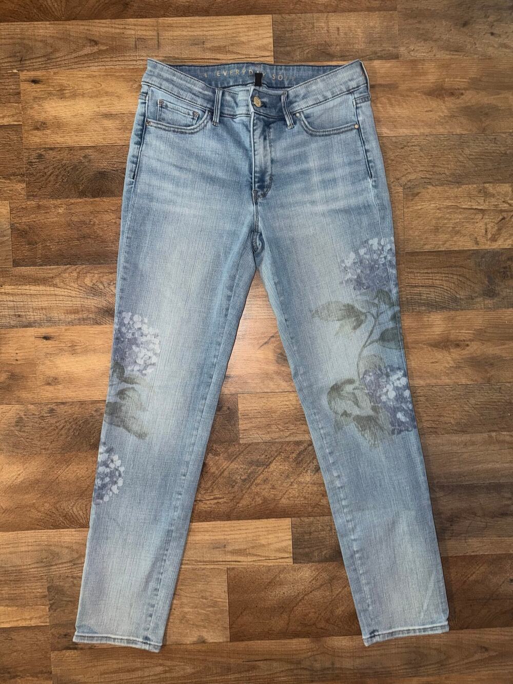 White House black market everyday soft denim mid rise slim ankle floral pattern